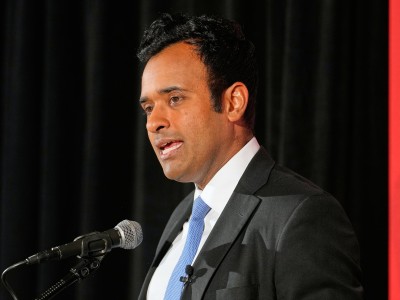 Ohio governor candidate Vivek Ramaswamy speaks into a microphone.